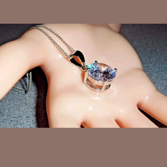 Diamond Simulant Solitarie Pendant + Chain - Picture 4 of 4